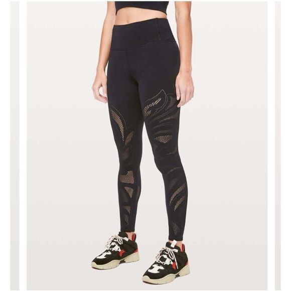 Lululemon 8‎ Black Leggings Reveal Tight *En Avante 26" Cut Out Design - Picture 1 of 12